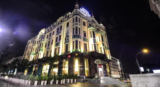 Sve o najluksuznijem hotelu u Beogradu: cena noćenja, parking, restoran, poslastičarnica, rezervacije ....