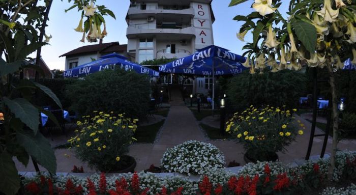 Hotel se nalazi na divnoj lokaciji kraj reke Ibar.